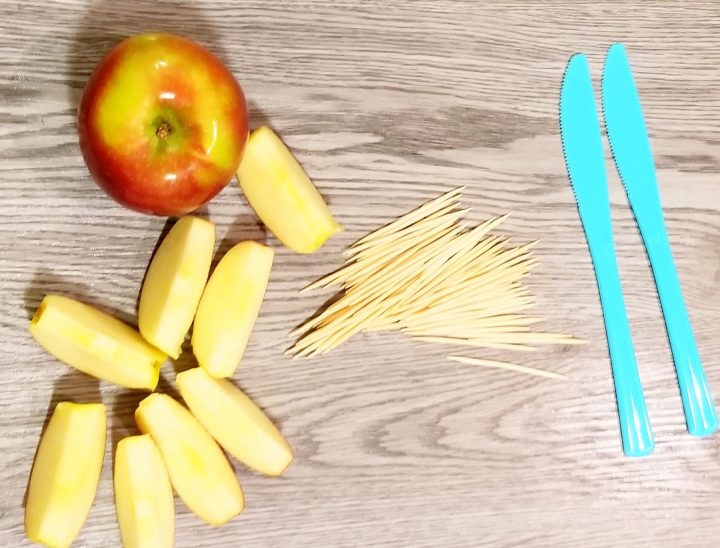 science experiments for kids shows cut up apples, toothpicks and plastic knives.