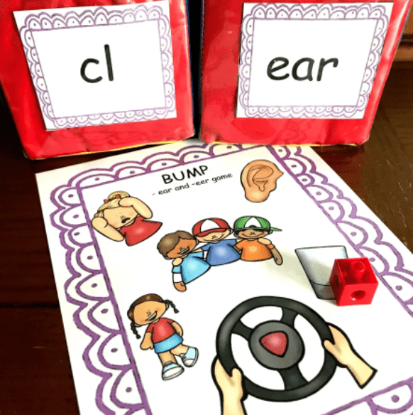 phonological awareness shows large dice with /cl/ and /ear/ on a side and a printed sheet