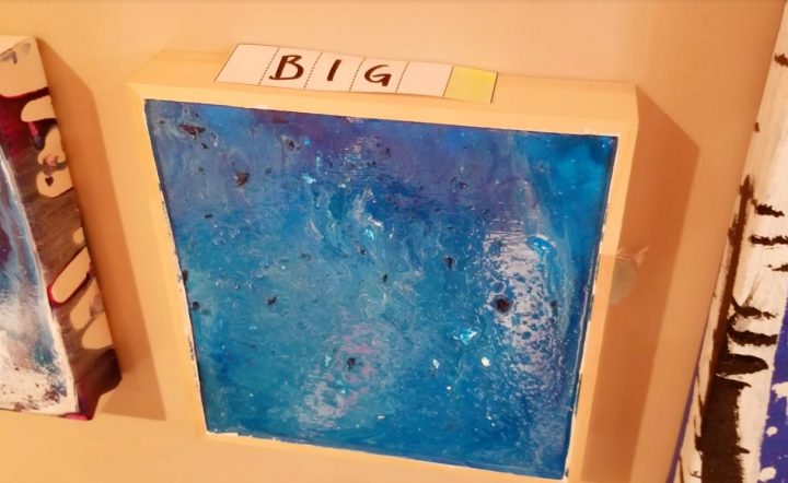 escape room game shows the word 'big' on  a picture