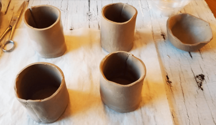 clay pots shows four clay cylinder pots and one small clay bowl.