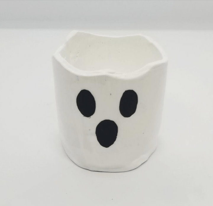 DIY halloween clay pots shows a shost pot.