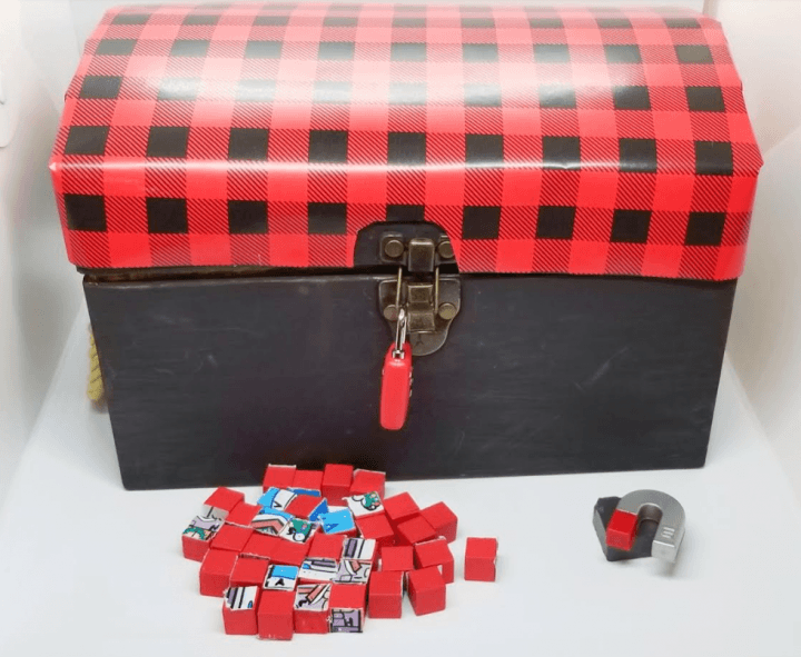 Christmas games shows a locked box and cubes with pictures on each.