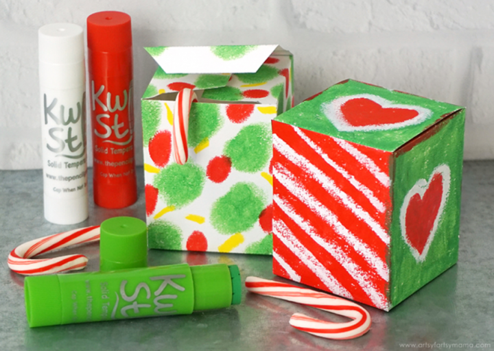 crafts for kids shows mini christmas gift boxes.