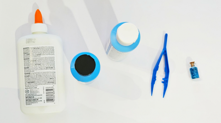 easy witner paper mache idea for kids shows the materials needed for the art project such as paint, glue and sparkles.