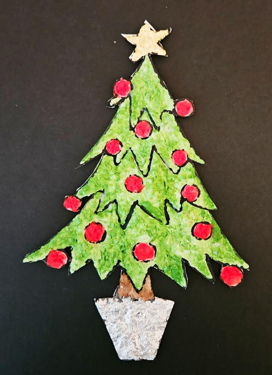 5 easy christmas paper mache ideas for kids shows a christmas tree.