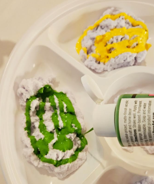 paper mache art ideas shows a plate with sections filled with paper mache and green paint being poured in.